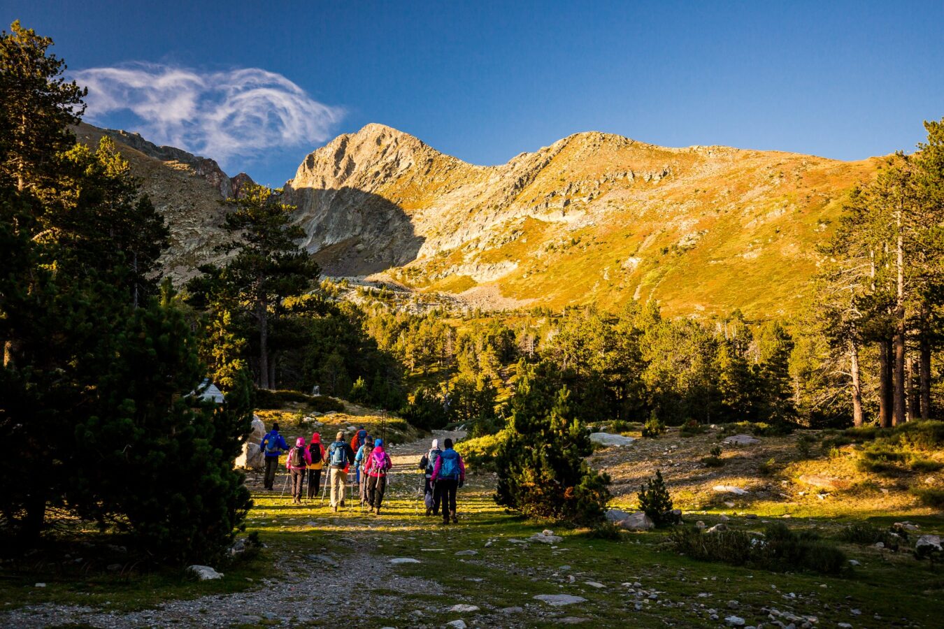 Marcheurs en direction du Canigó (c) JC Milhet