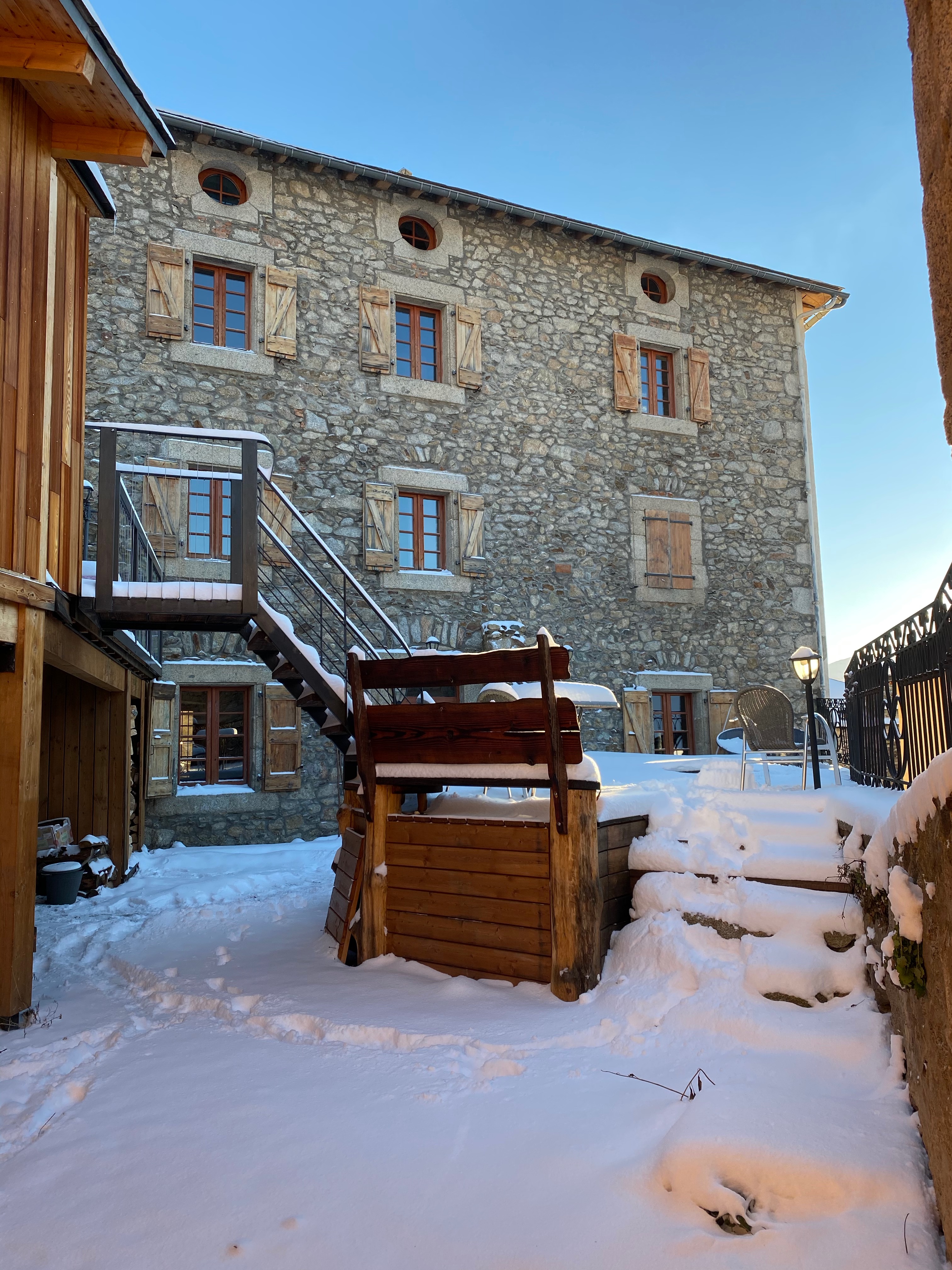 facade maison neige