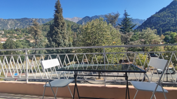 Terrasse avec vue sur le Canigó