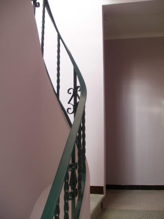 Escalier intérieur immeuble