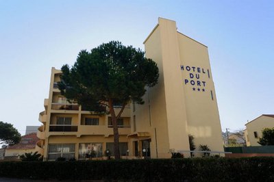 Hotel du Port facade