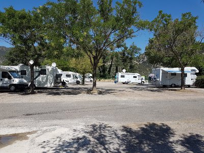 66-vinca-le-lac-portes-du-canigou-aire-etape-camping-car-park