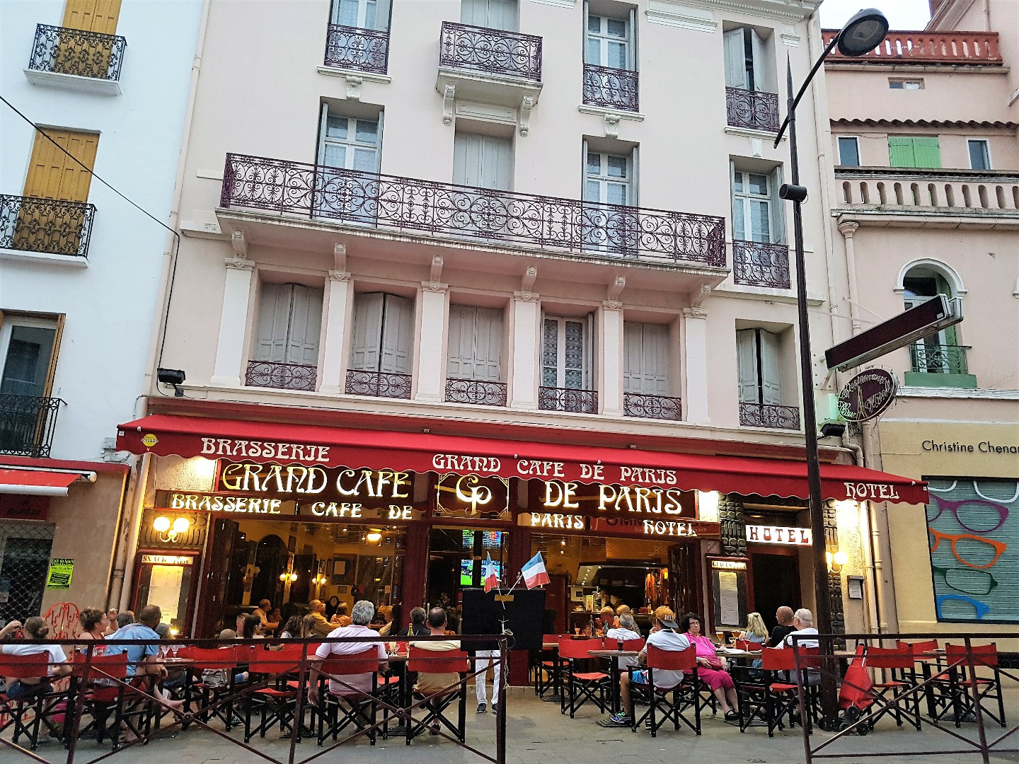 GRAND CAFE DE PARIS