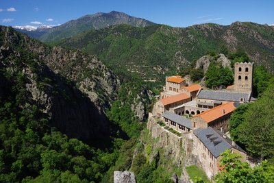 Vue sur l'Abbaye Saint-Martin du Canigó