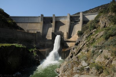 Le barrage de Vinça vu de l'aval