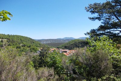 Vue sur le village de Vira