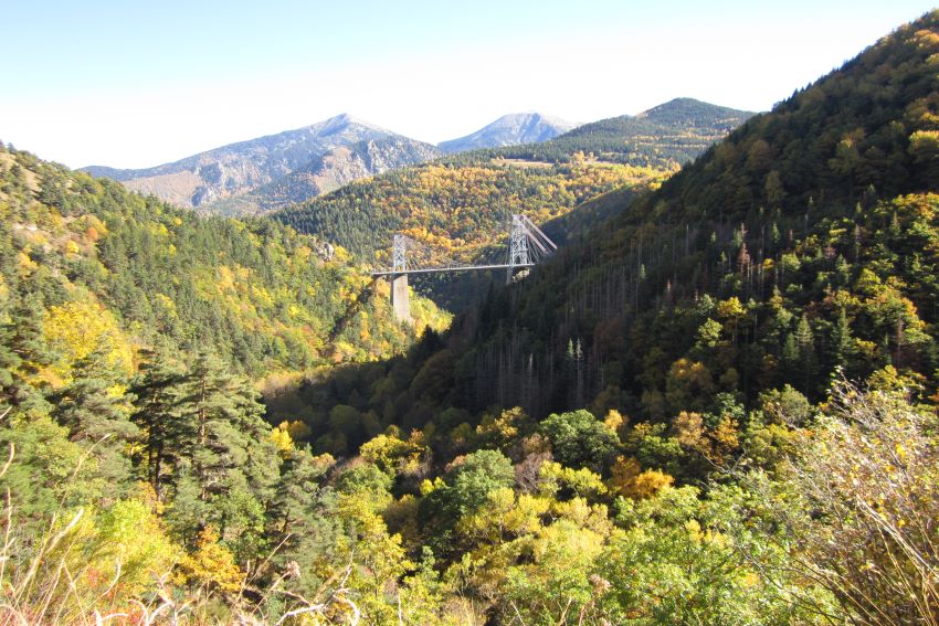 Vue sur le pont Gisclard (pont suspendu)