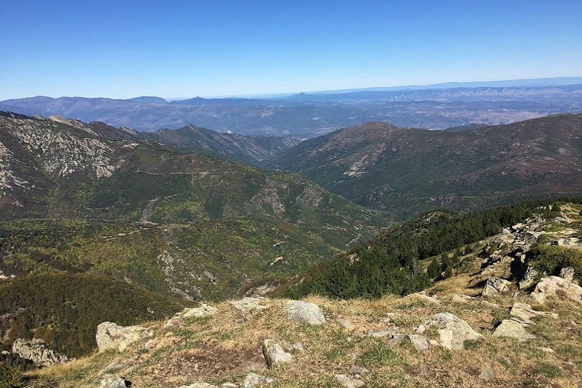 Puig de l'Estella, vue sur la barrière des Corbières