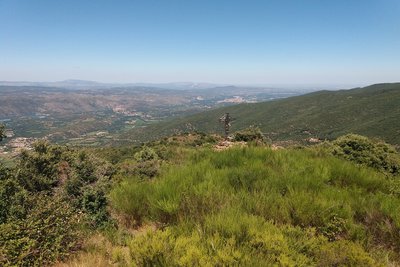 Panorama sur la croix de Joch et le Roussillon