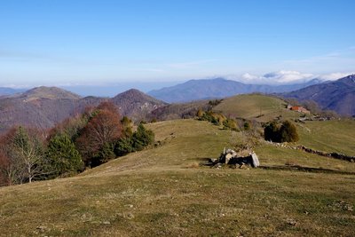 Vue sur Cal Pubill, El Tossal et les reliefs environnants